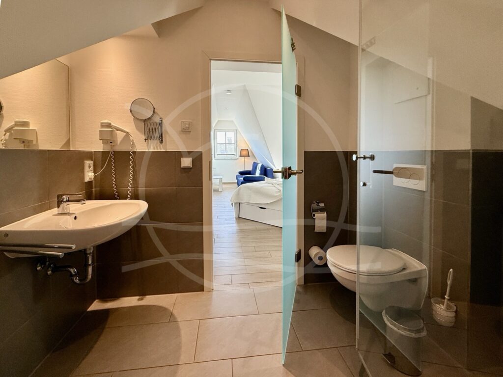 Bad im DG.Schlafzimmer_a