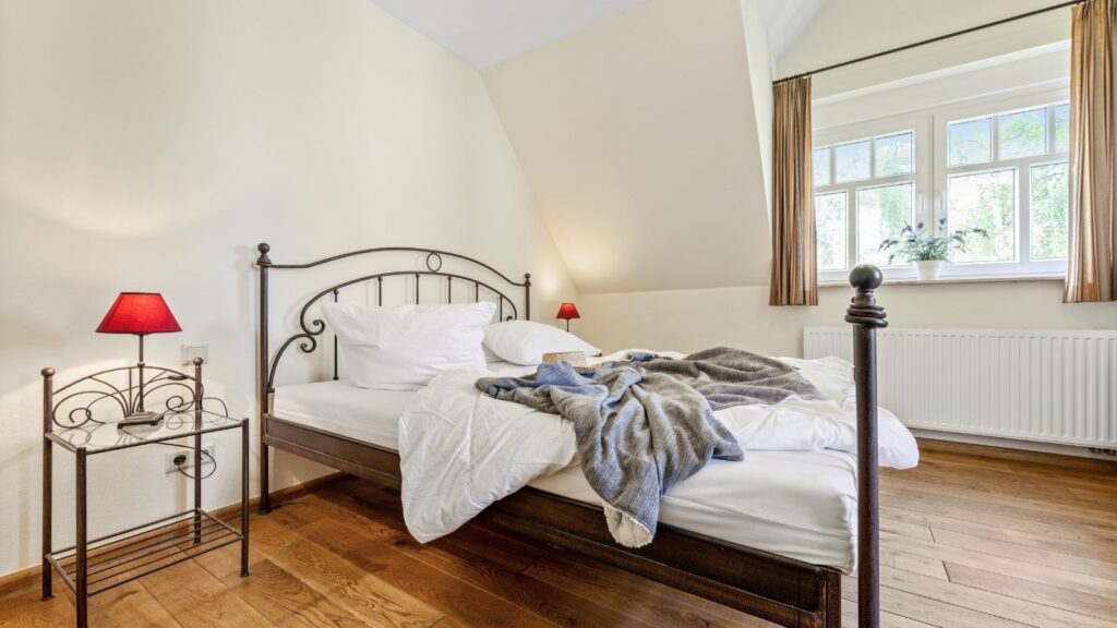 1. Schlafzimmer Haushälfte