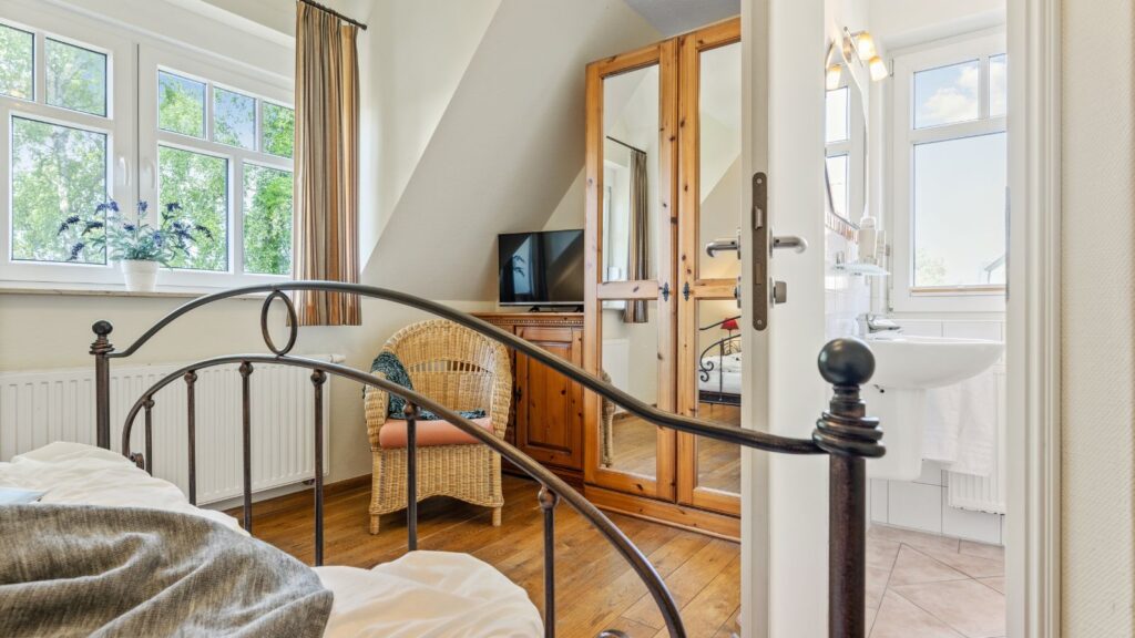 1. Schlafzimmer Haushälfte