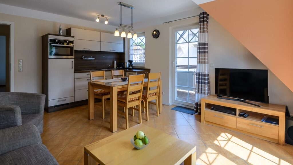 Heller Wohn- und Essbereich