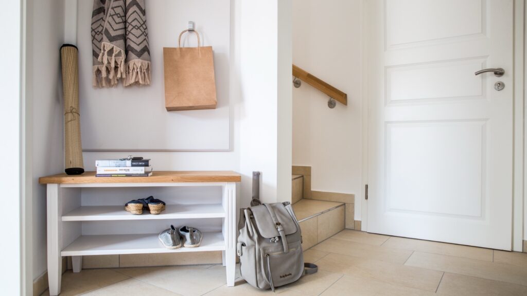 Flurbereich mit Treppe zum Schlafzimmer in Zingst Ferienwohnung