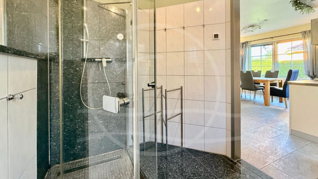 grehn-bad-im-eg-mit-dusche