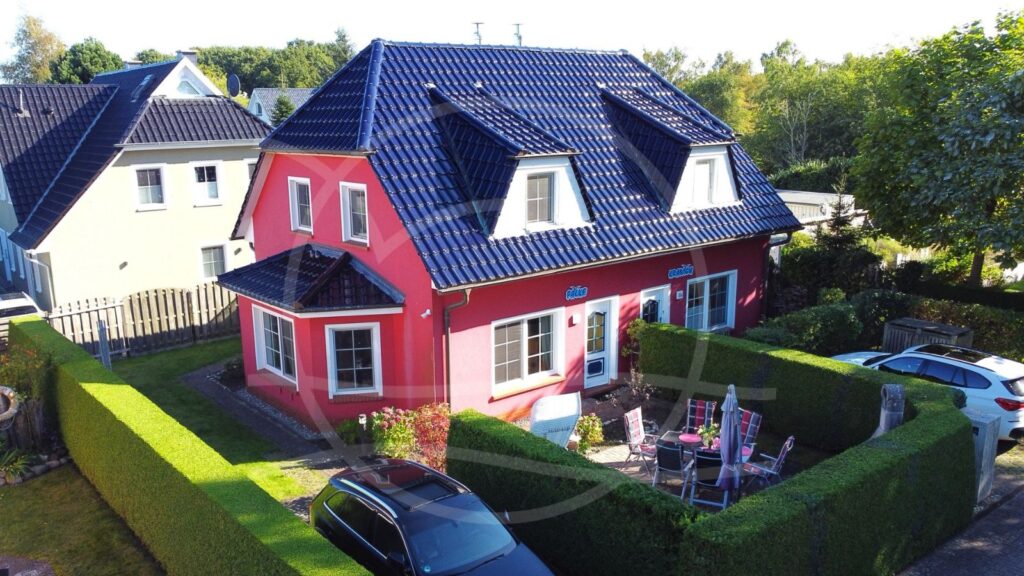 Hausansicht mit Terrasse