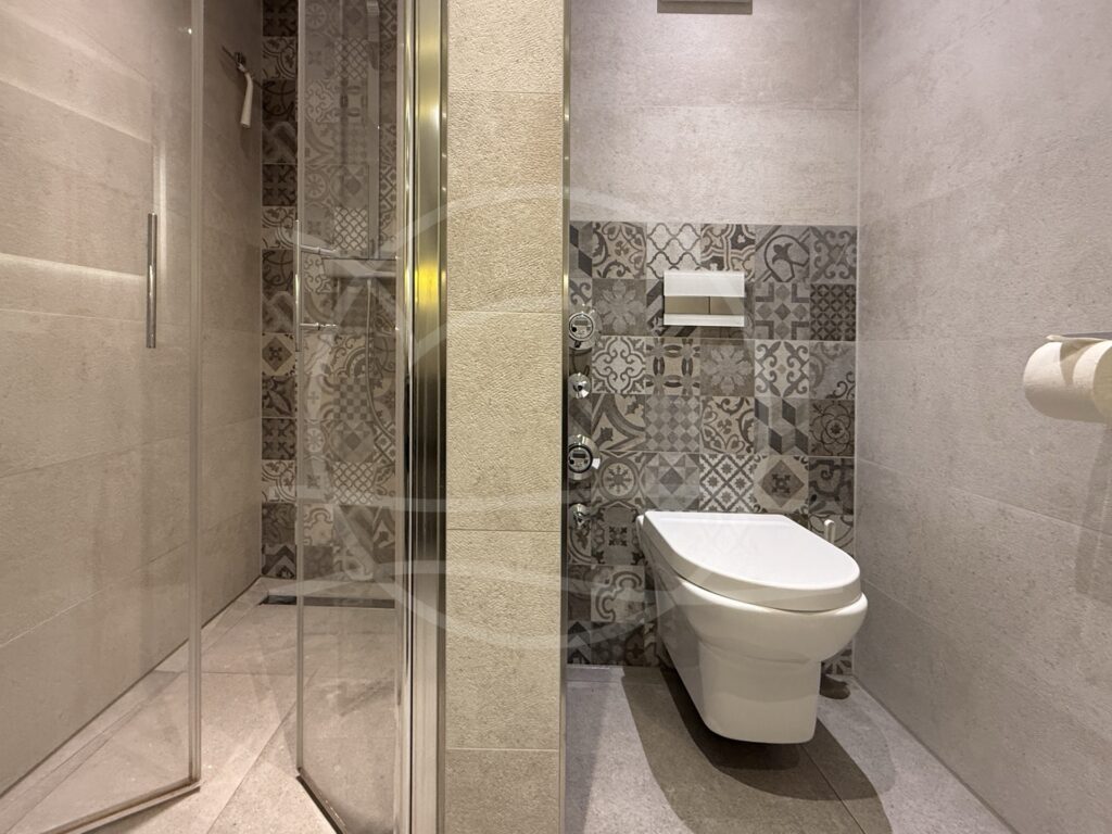 Bad mit ebenerdiger Dusche