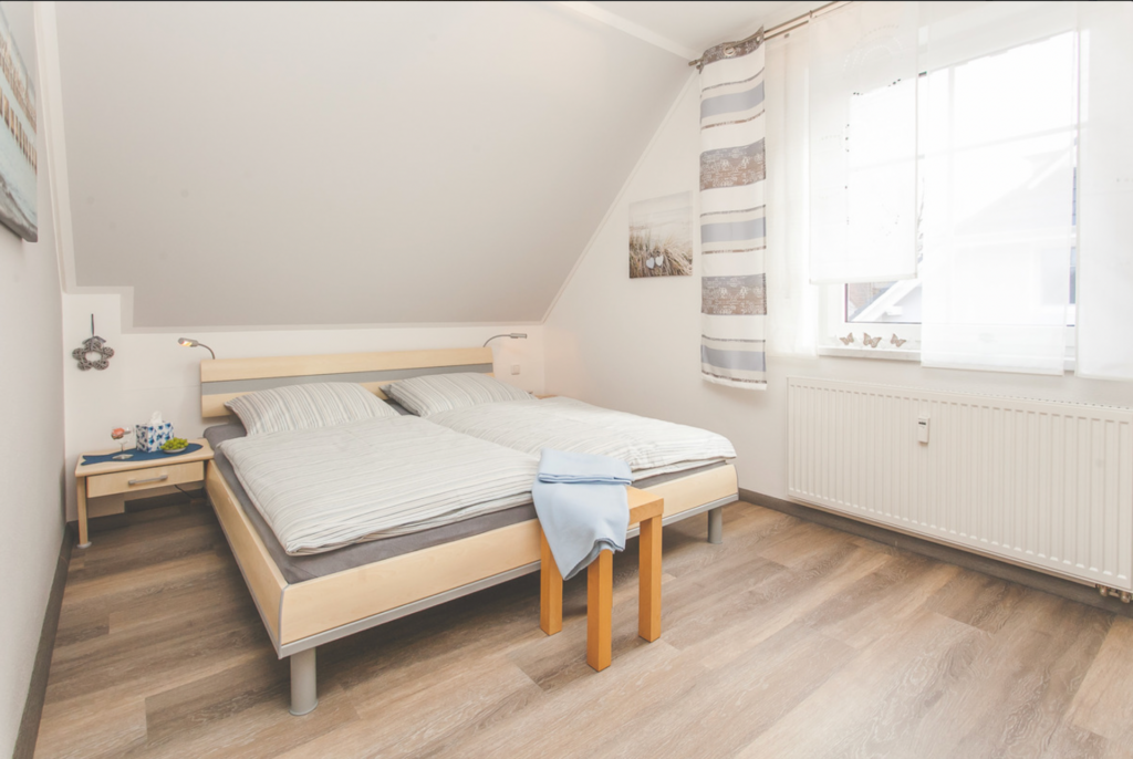 2. Schlafzimmer mit Doppelbett